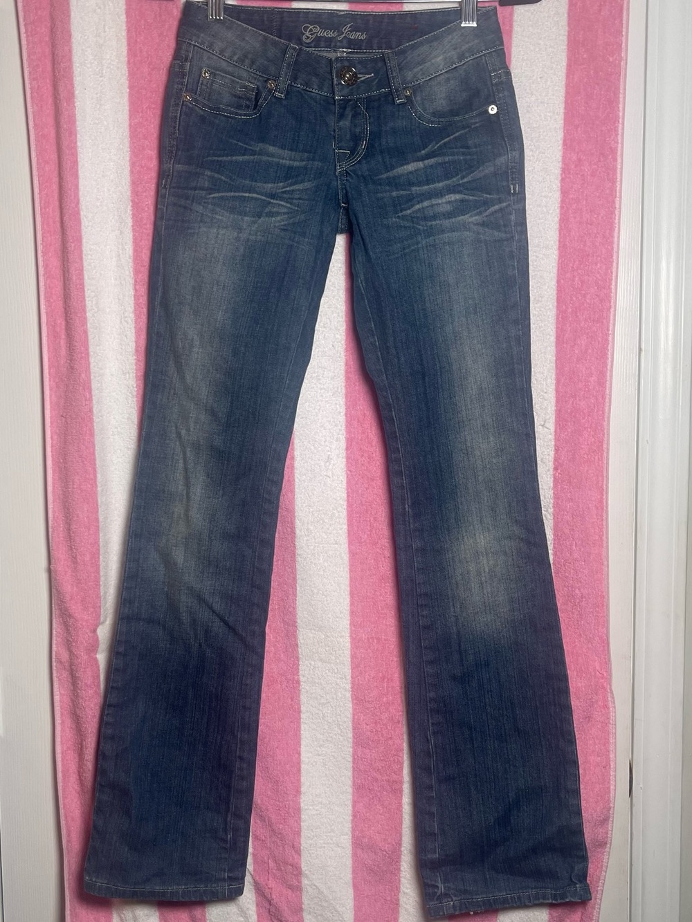 Guess〰modele jeans size 24 distressed denim light wash pocket embellishment